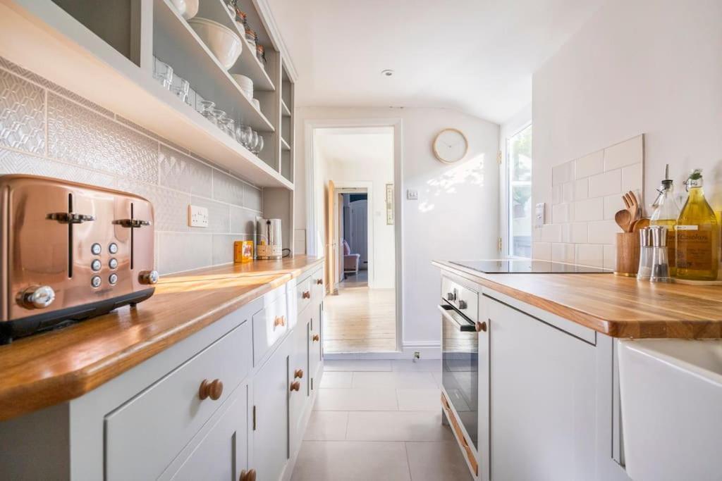 Boat House, Relax In A Whitstable Fisherman'S Cottage Exterior photo